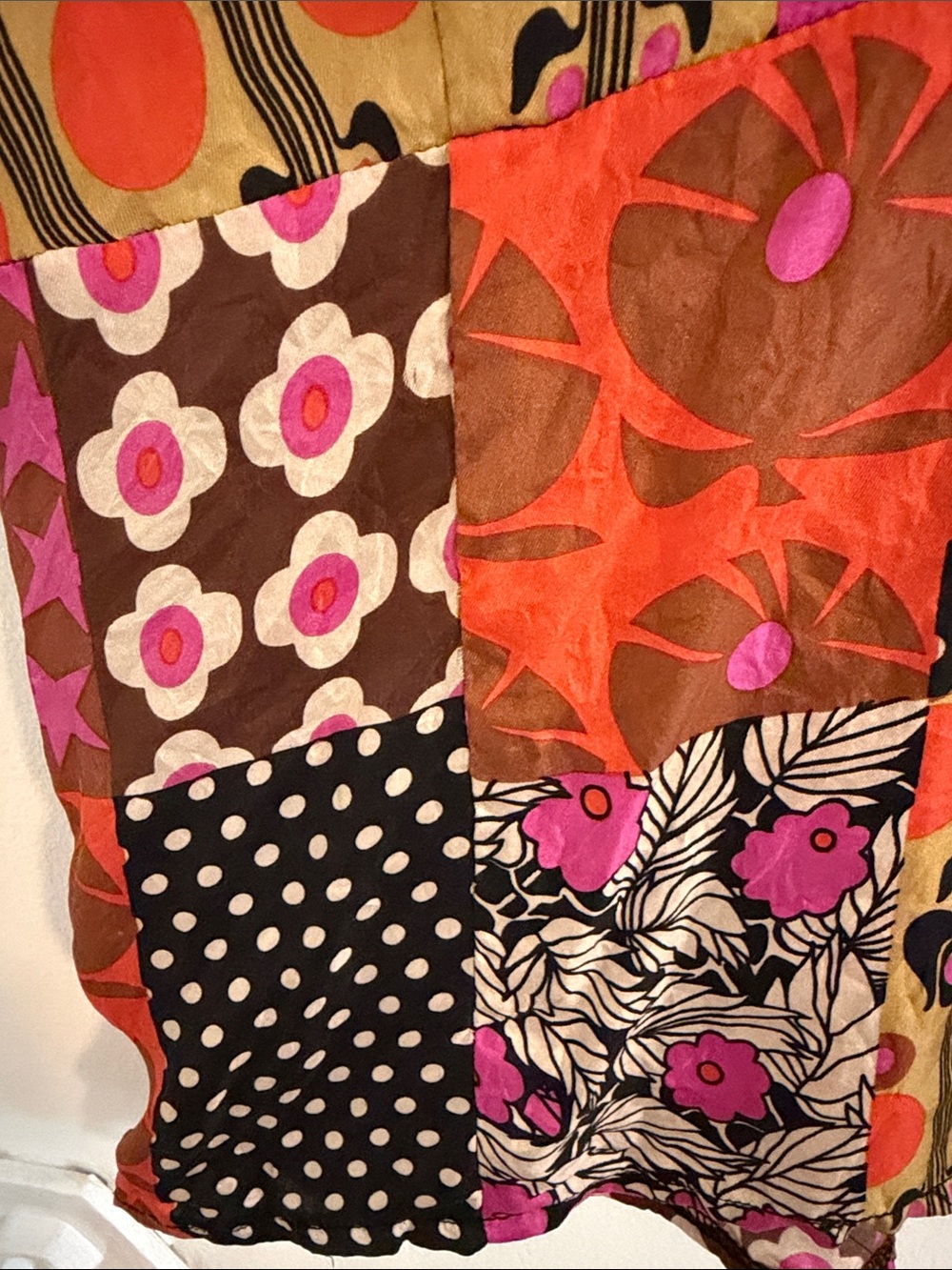 Nanette Lepore Patchwork V-Neck Blouse in Pink & Brown w Black Trim Y2K - Flaw - Picture 15 of 16